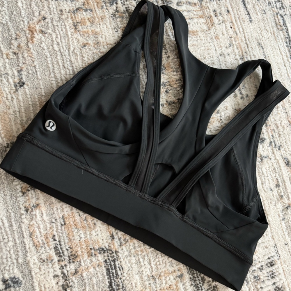 Lululemon Sports Bra with Mesh size 6